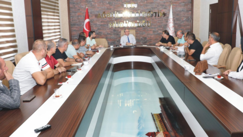 Hasan Kökrek, pansiyonlu okulların müdürleri ile toplantı yaptı