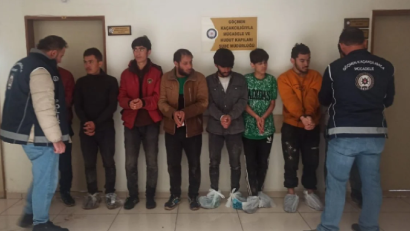 Afganları Ağrı'dan İstanbul'a Taşıyordu: Şoför Ve Arkadaşları Tutuklandı