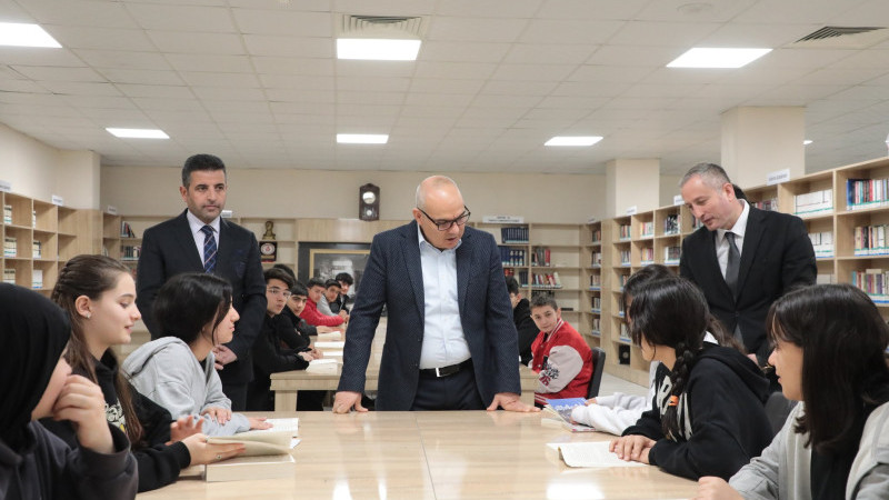 Vali Mustafa Koç, Naci Gökçe Lisesini ziyaret etti