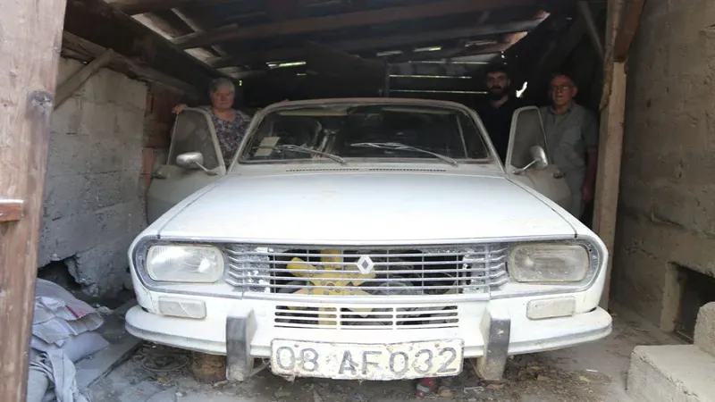 Otomobili 36 yıl garajda sakladı