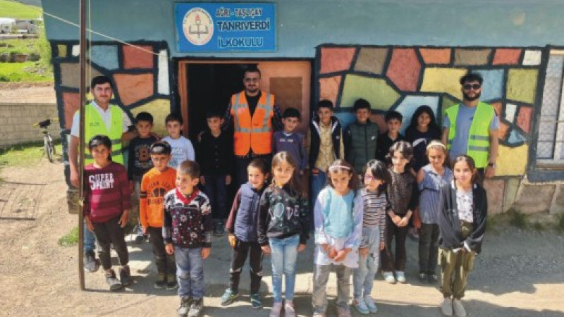 Tanrıverdi Köy Okulu’na Yardım Eli Uzatıldı