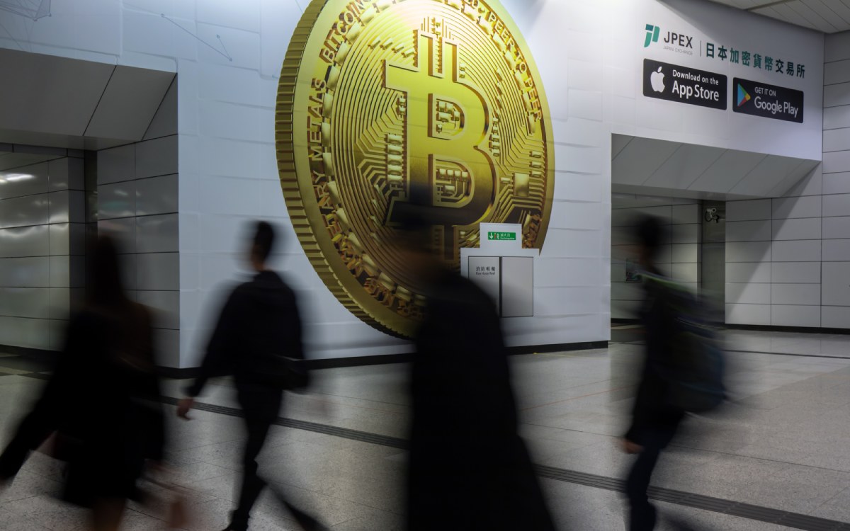 Bitcoin yeni haftaya hem petrol hem de dolarla birlikte yükselerek başladı