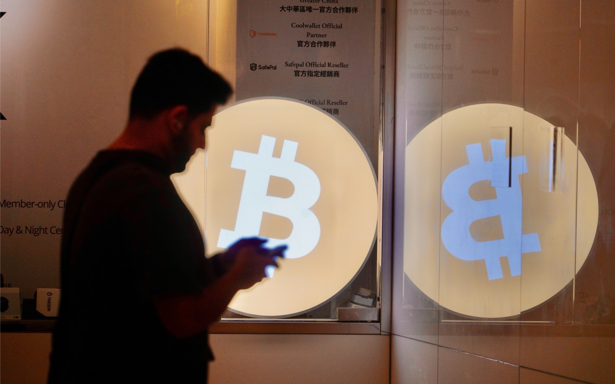Petrol artarken Bitcoin dayanmaya devam ediyor
